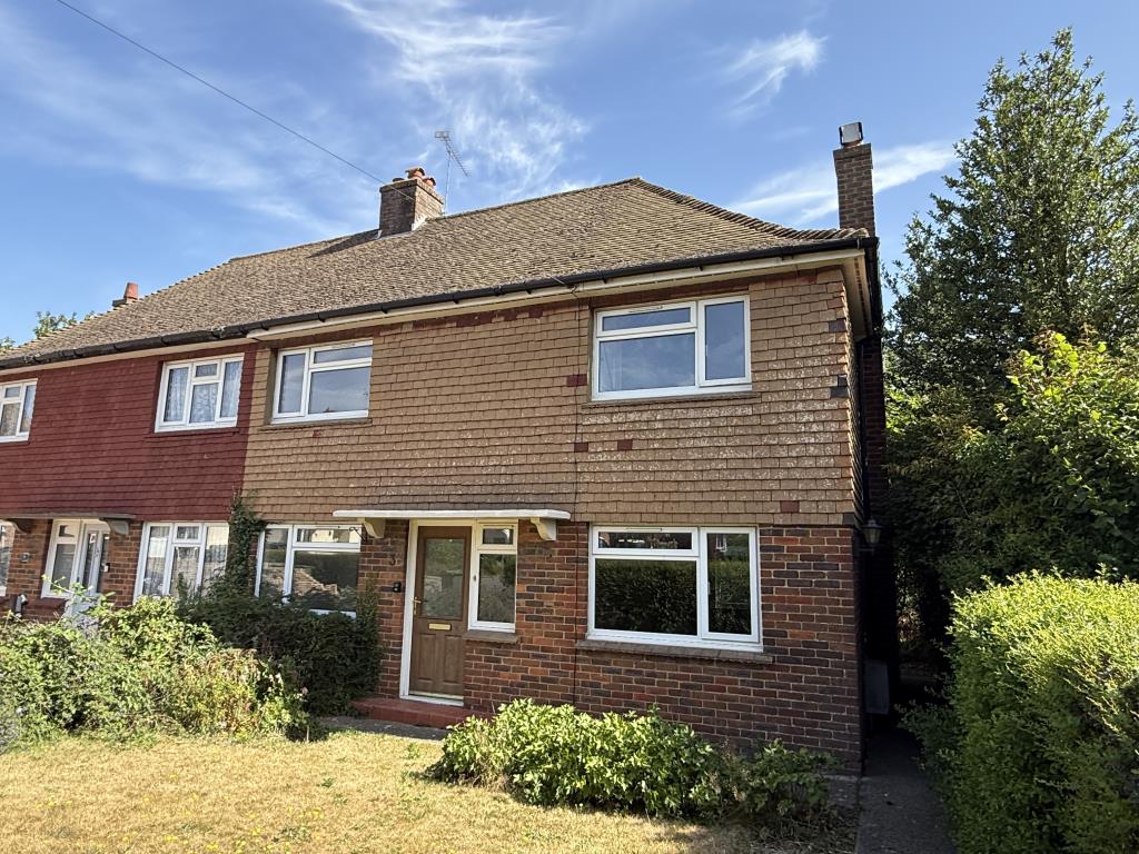 Lot: 127 - ATTRACTIVE SEMI-DETACHED HOUSE IN NEED OF IMPROVEMENT WITH POTENTIAL FOR EXTENSION - Front view of semi in need of improvement